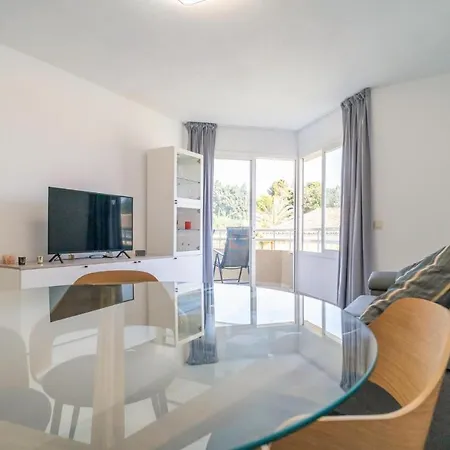 In With Outdoor Swimming Pool, Wifi And 1 Bedrooms