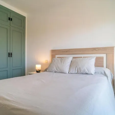 Apartment In With Outdoor Swimming Pool, Wifi And 1 Bedrooms *